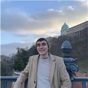 Soy estudiando de Estudios Ingleses en Salamanca con una muy buena media y un nivel C1 de Inglés, las clases pueden ser tanto presenciales como online